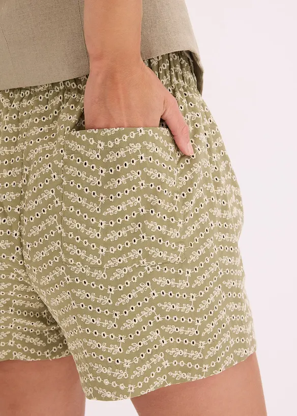 Short avec broderies anglaises, bonprix