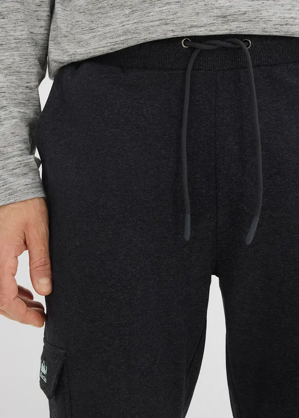 Jogginghose mit Cargotaschen, bonprix