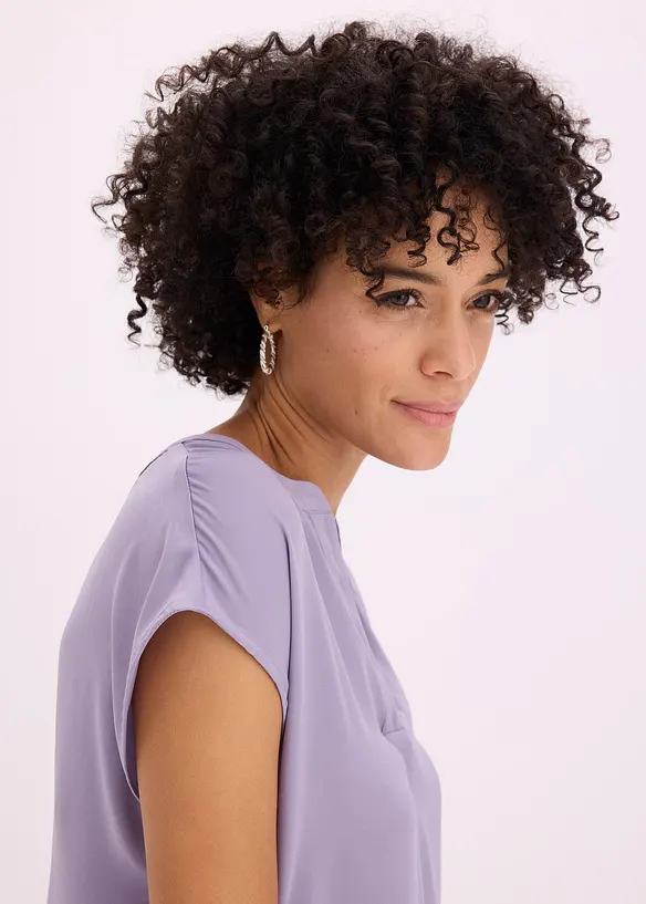 Lockere Satin-Kurzarmtunika mit &uuml;berschnittenen Schultern, bonprix