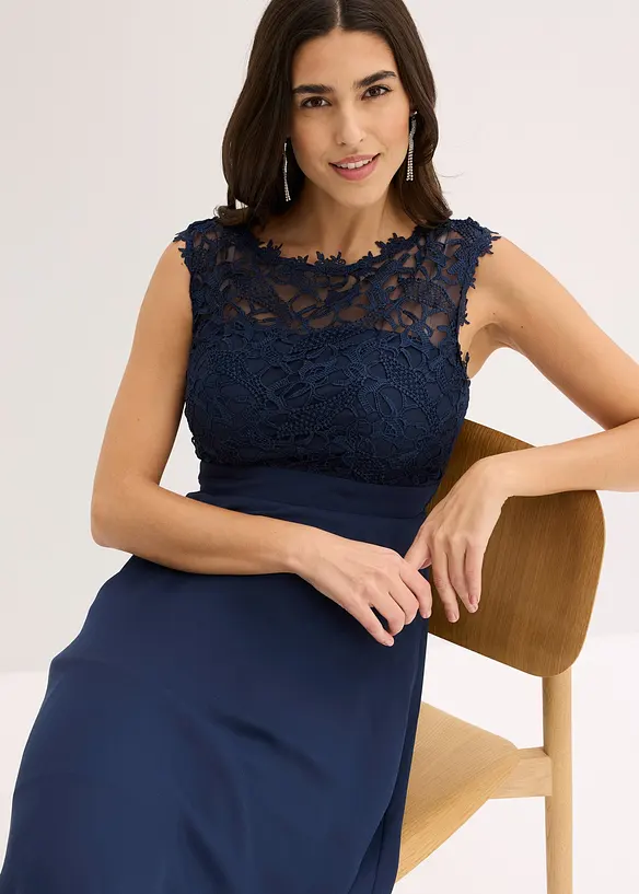 Robe courte &agrave; dentelle, bonprix