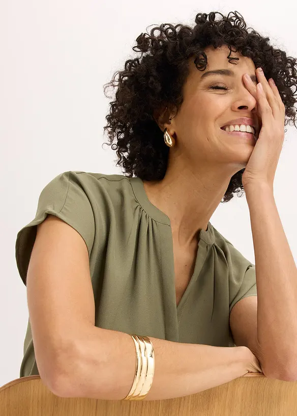 Kurzarmbluse mit verdeckter Knopfleiste, bonprix