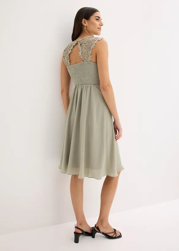 Robe courte &agrave; dentelle, bonprix