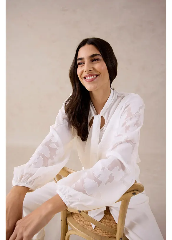 Blouse ample &agrave; broderies, bonprix