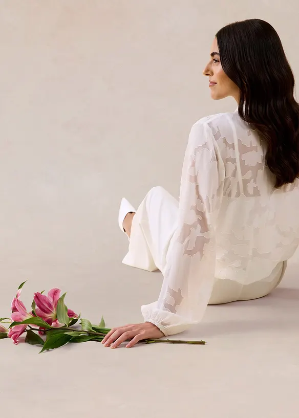 Blouse ample &agrave; broderies, bonprix