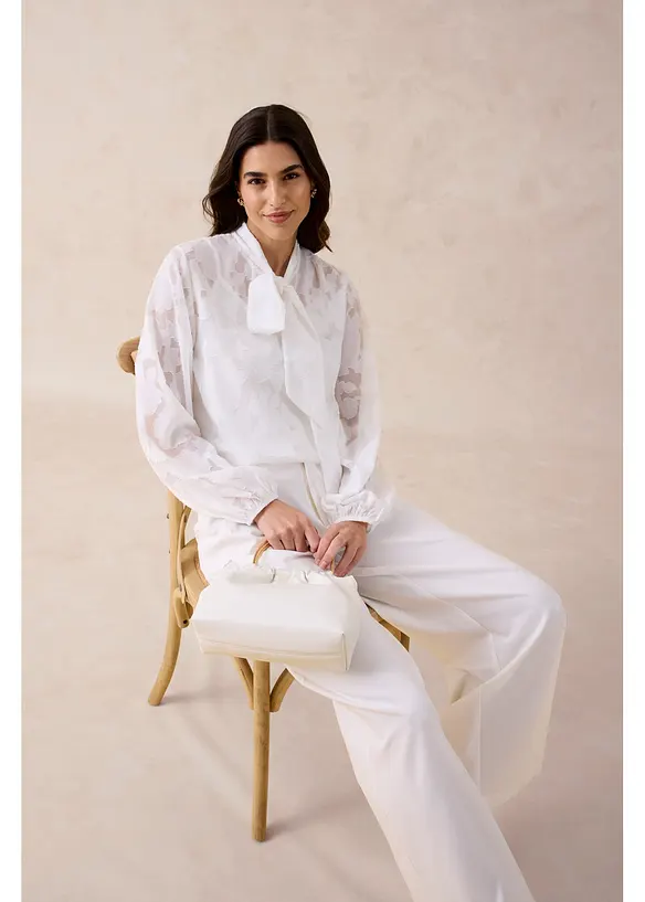 Blouse ample &agrave; broderies, bonprix