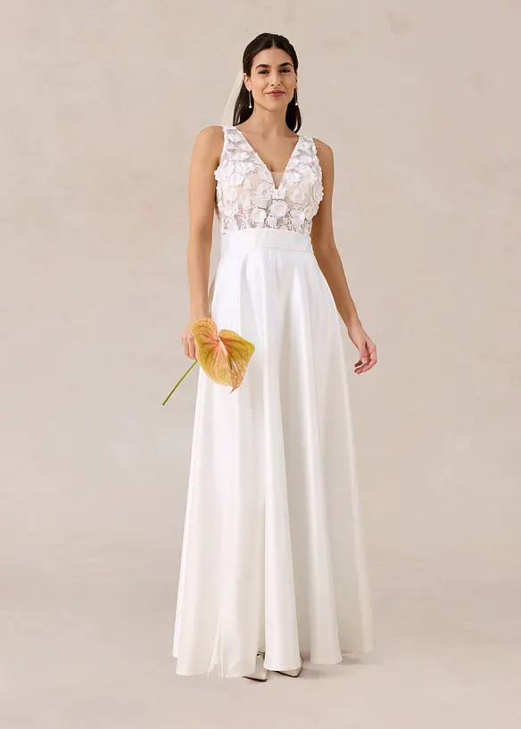 Robe de mari&eacute;e en satin brillant avec application de fleurs, bonprix