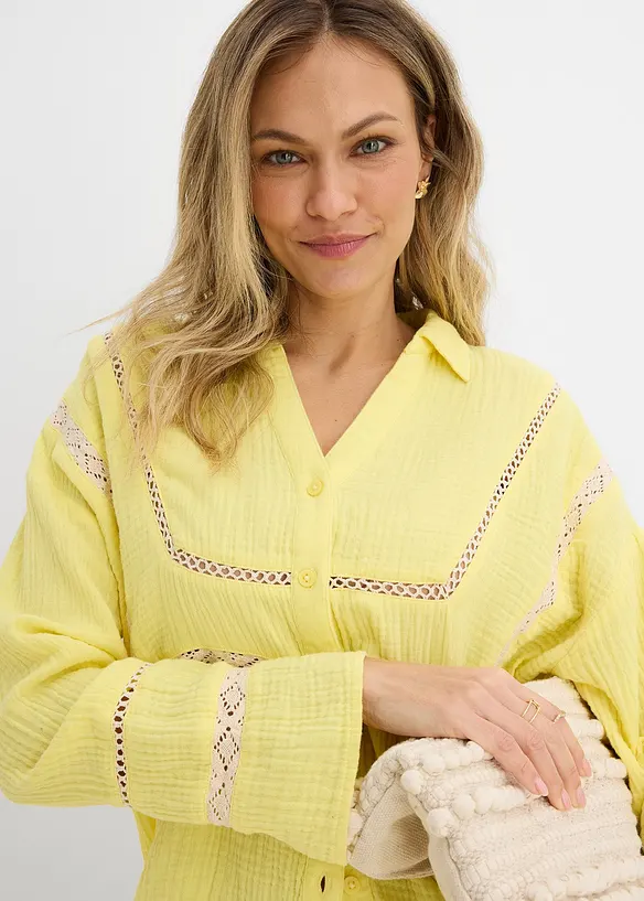 Blouse en gaze de coton avec empi&egrave;cements de dentelle, bonprix