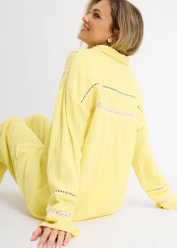 Blouse en gaze de coton avec empi&egrave;cements de dentelle, bonprix