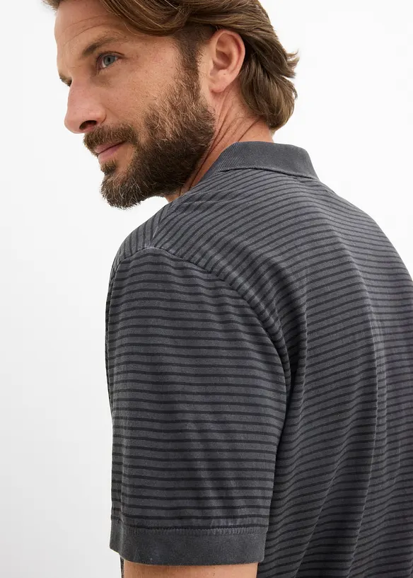 Polo aspect d&eacute;lav&eacute;, manches courtes, bonprix