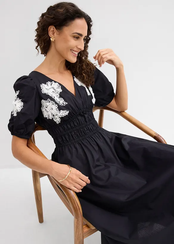 Robe midi brod&eacute;e, bonprix
