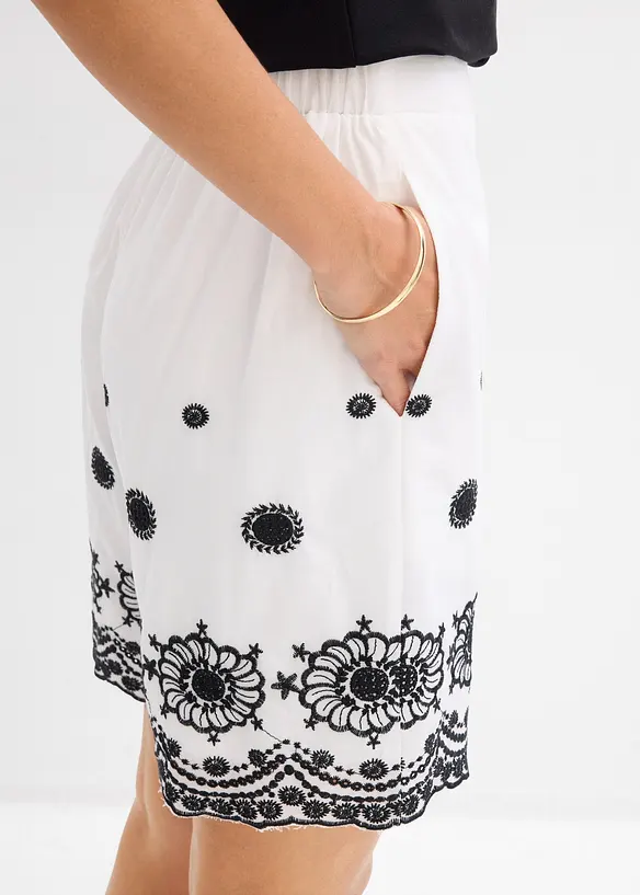 Twillshorts mit Lochspitze, bonprix