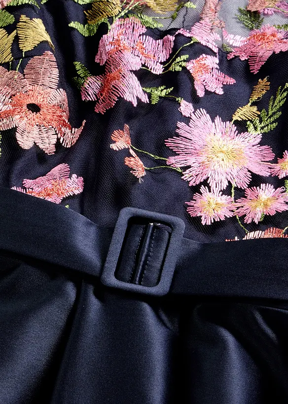 Maxikleid aus gl&auml;nzendem Satin mit Spitze, bonprix