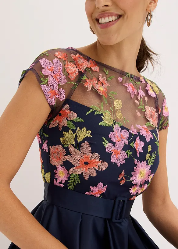 Maxikleid aus gl&auml;nzendem Satin mit Spitze, bonprix