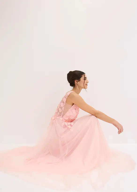 Robe longue en tulle d&eacute;licat orn&eacute;e de fleurs appliqu&eacute;es, bonprix