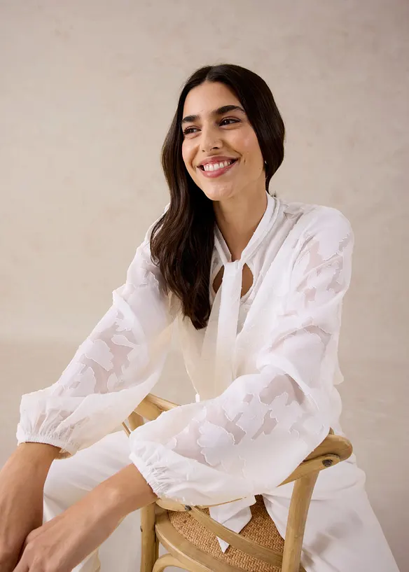 Blouse ample &agrave; broderies, bonprix