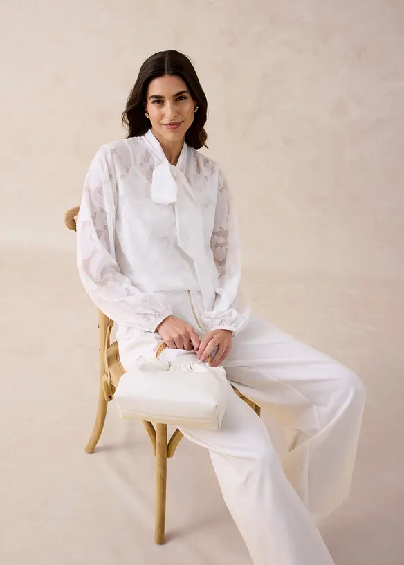 Blouse ample &agrave; broderies, bonprix