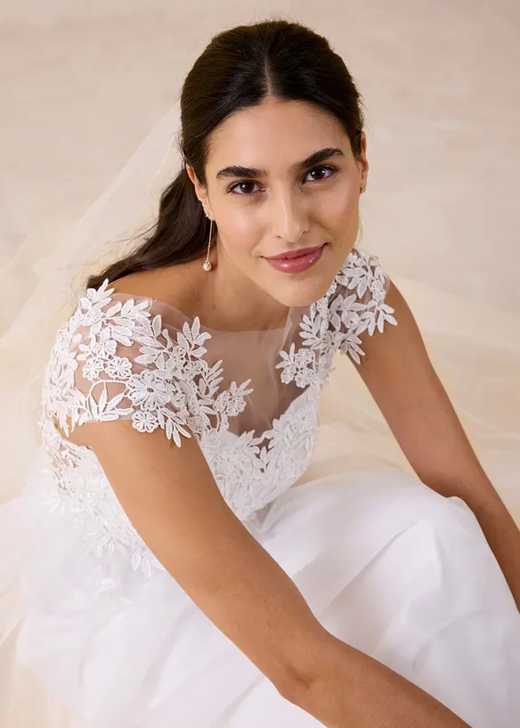 Robe de mari&eacute;e en tulle d&eacute;licat et dentelle, bonprix