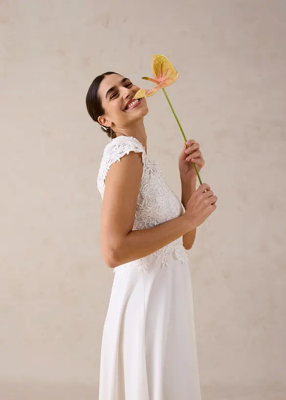 Robe de mari&eacute;e avec dentelle, bonprix