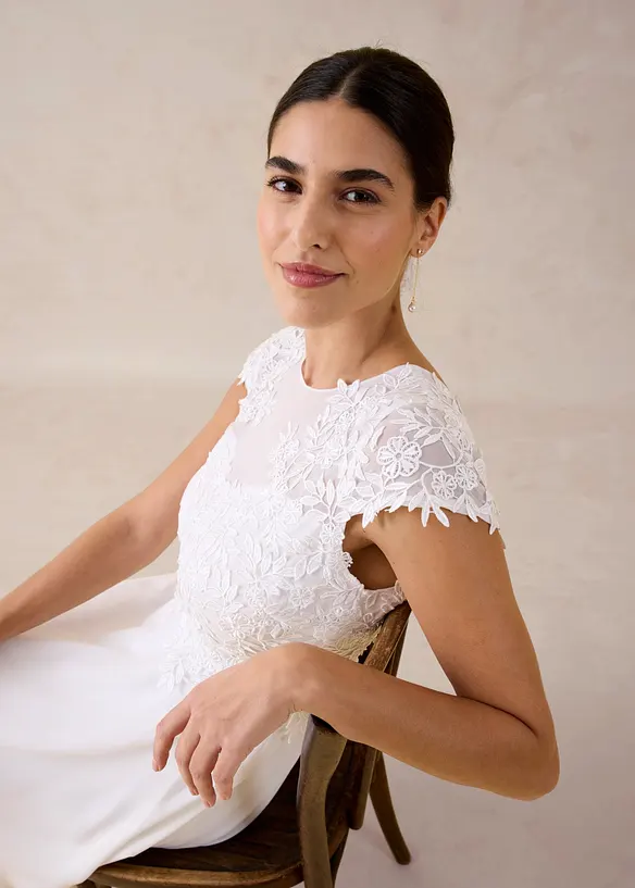 Robe de mari&eacute;e avec dentelle, bonprix