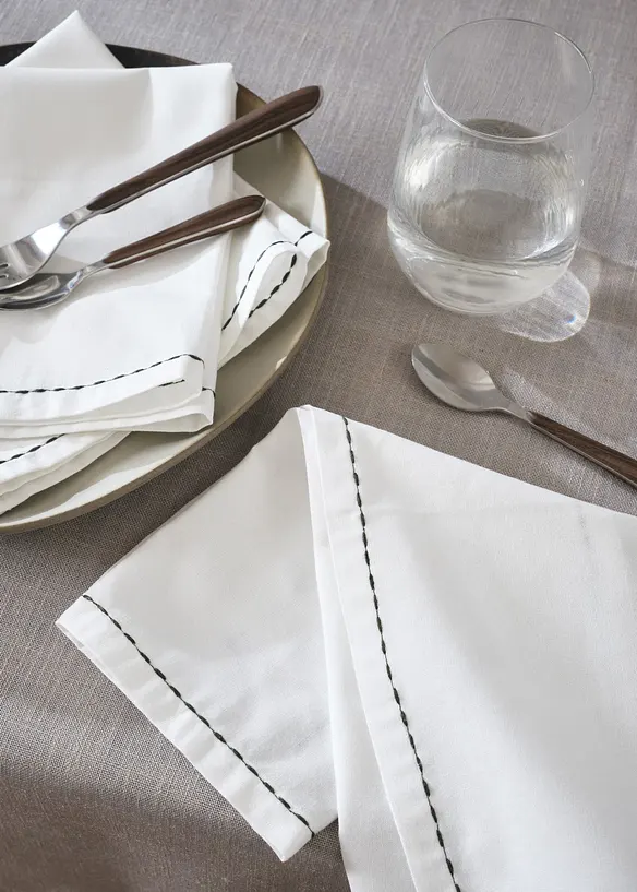 Lot de 4&nbsp;serviettes en tissu coton brod&eacute;, bonprix