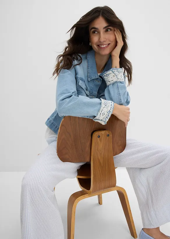 Jeansjacke mit Spitzeneinsatz, bonprix