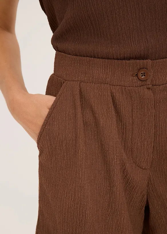 Short chino en cr&ecirc;pe textur&eacute;, bonprix