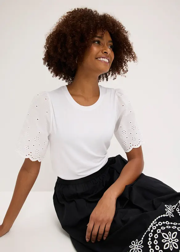 Shirt aus softem Viskose-Mix mit Lochstickerei, bonprix