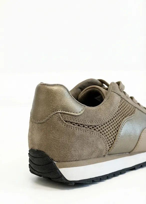 Sneaker mit Mesh-Einsatz, bonprix