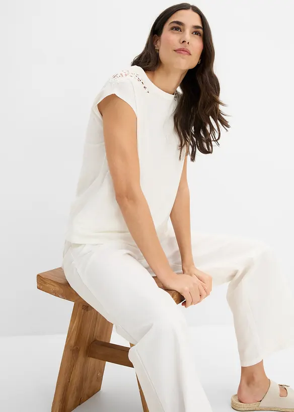 Shirt mit Spitzeneinsatz aus reiner Baumwolle, bonprix
