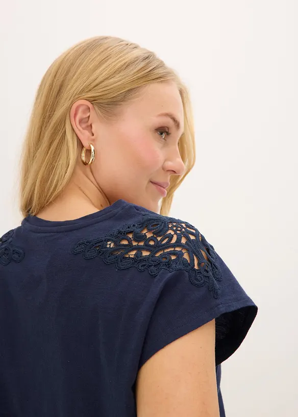 Shirt mit Spitzeneinsatz aus reiner Baumwolle, bonprix