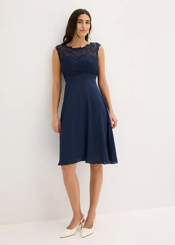 Robe courte &agrave; dentelle, bonprix