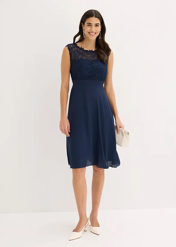 Robe courte &agrave; dentelle, bonprix