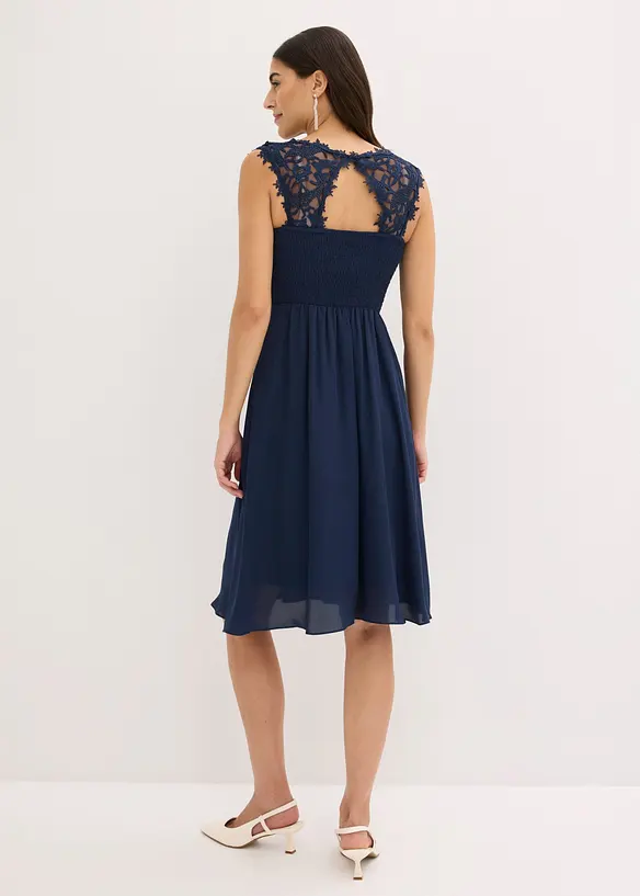 Robe courte &agrave; dentelle, bonprix