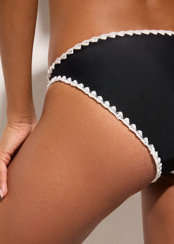 Bikinihose mit Stickerei, bonprix