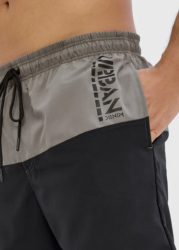 Badeshorts mit Colorblocking, bonprix