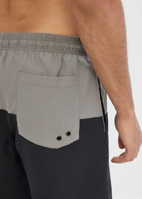 Badeshorts mit Colorblocking, bonprix