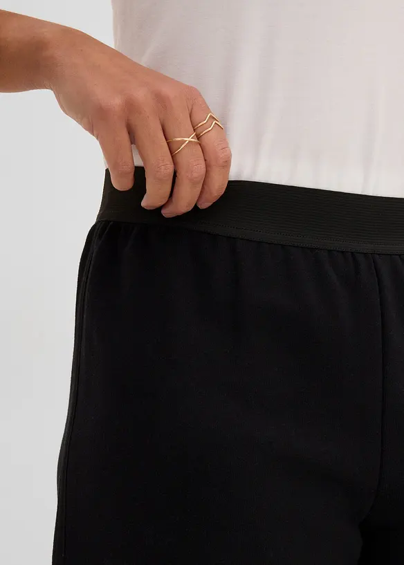 Sweat-Shorts mit abgerundetem Saum, bonprix