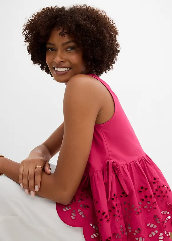 Blouse sans manches avec broderies anglaises, fendue sur les c&ocirc;t&eacute;s, bonprix