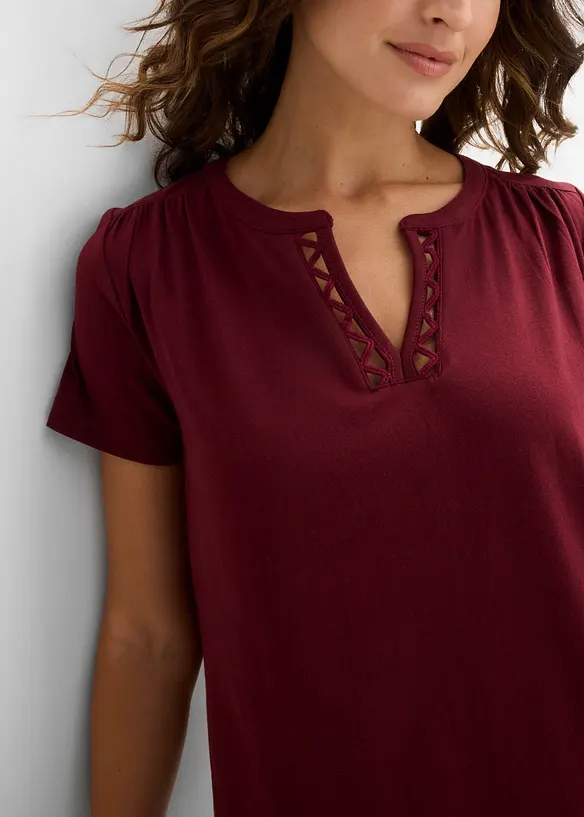 Shirt mit dekorativem Ausschnitt, bonprix