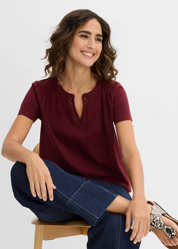 Shirt mit dekorativem Ausschnitt, bonprix