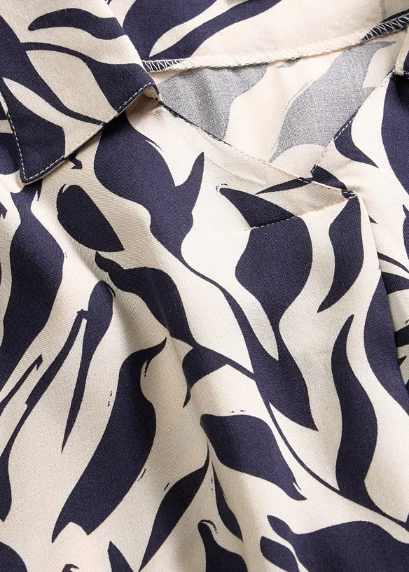 Kleid mit eingelegter Falte aus flie&szlig;ender Viskose, bonprix