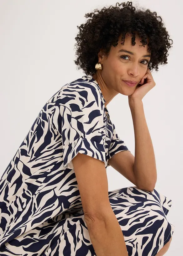 Kleid mit eingelegter Falte aus flie&szlig;ender Viskose, bonprix