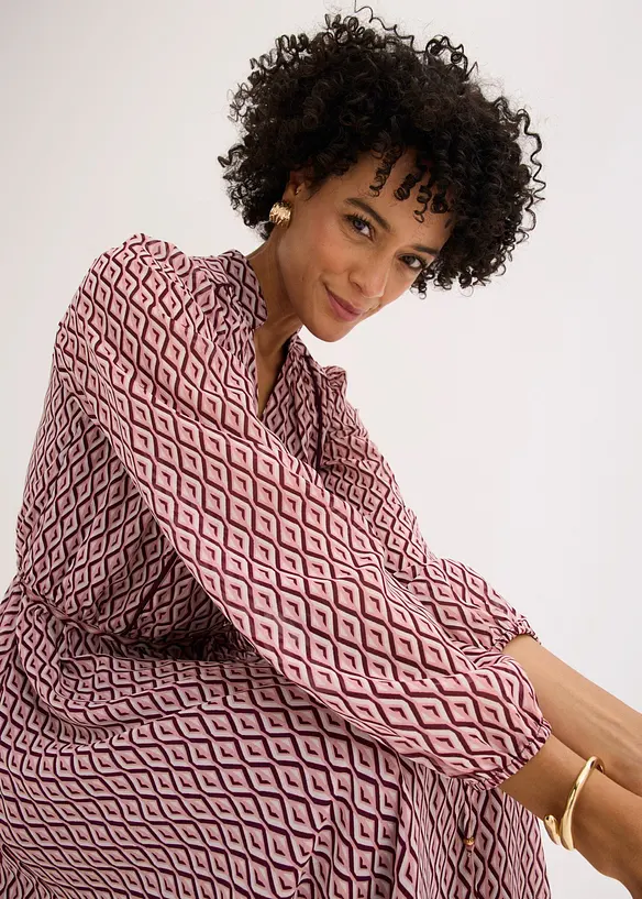 Chiffonkleid mit Kontrast-Pipings, bonprix