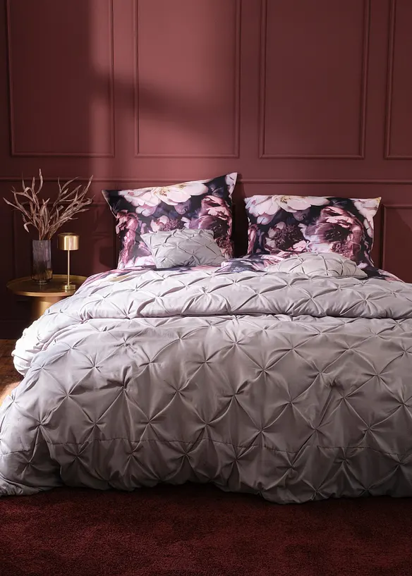 Couvre-lit avec motif fronc&eacute;, bonprix