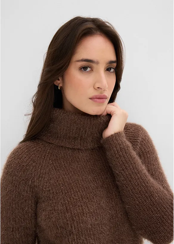 Pull col roul&eacute; oversize, bonprix