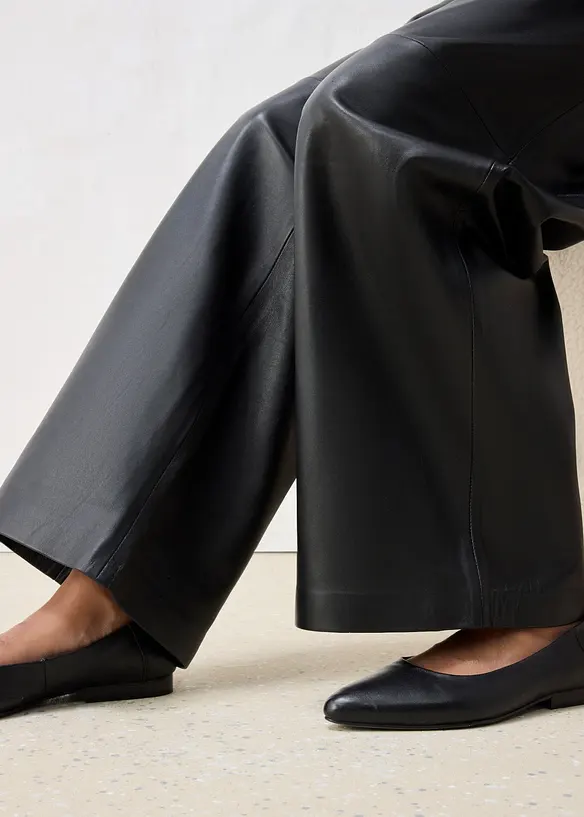 Pantalon &agrave; pinces en cuir, bonprix