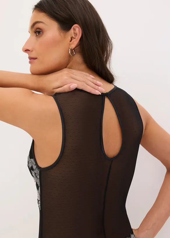 Body-string avec une jolie broderie, bonprix