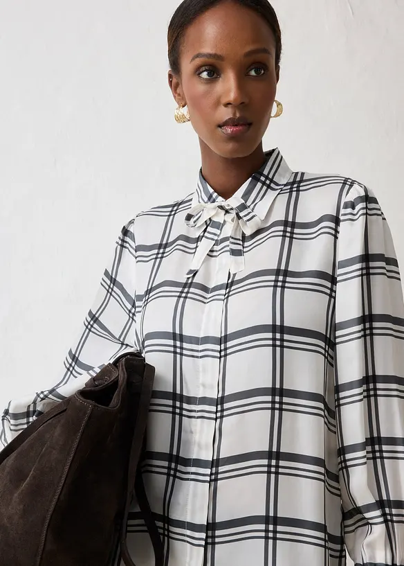 Bluse aus gl&auml;nzendem Seiden-Mix, bonprix