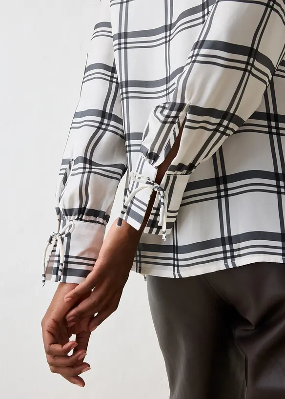 Bluse aus gl&auml;nzendem Seiden-Mix, bonprix