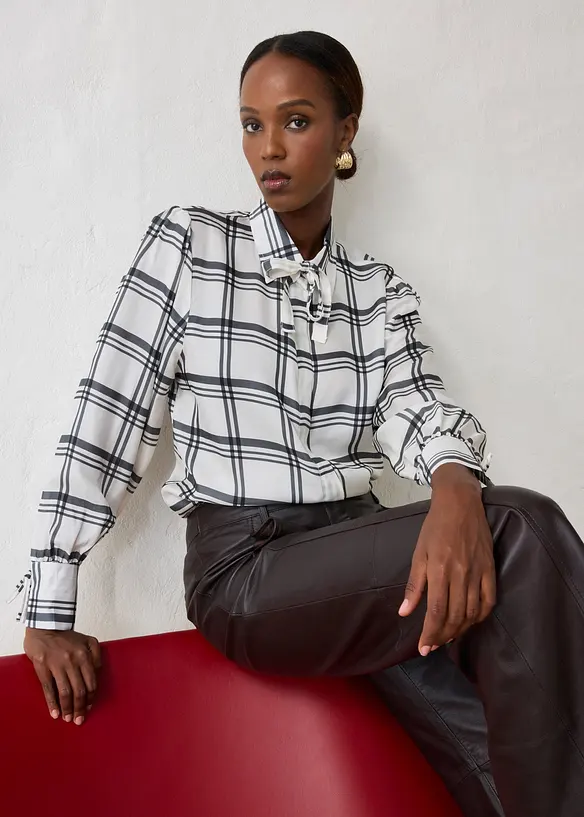 Bluse aus gl&auml;nzendem Seiden-Mix, bonprix